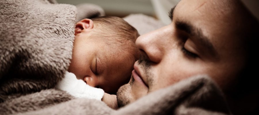 Qui peut demander un test de paternité : quels sont les droits et les limites ?